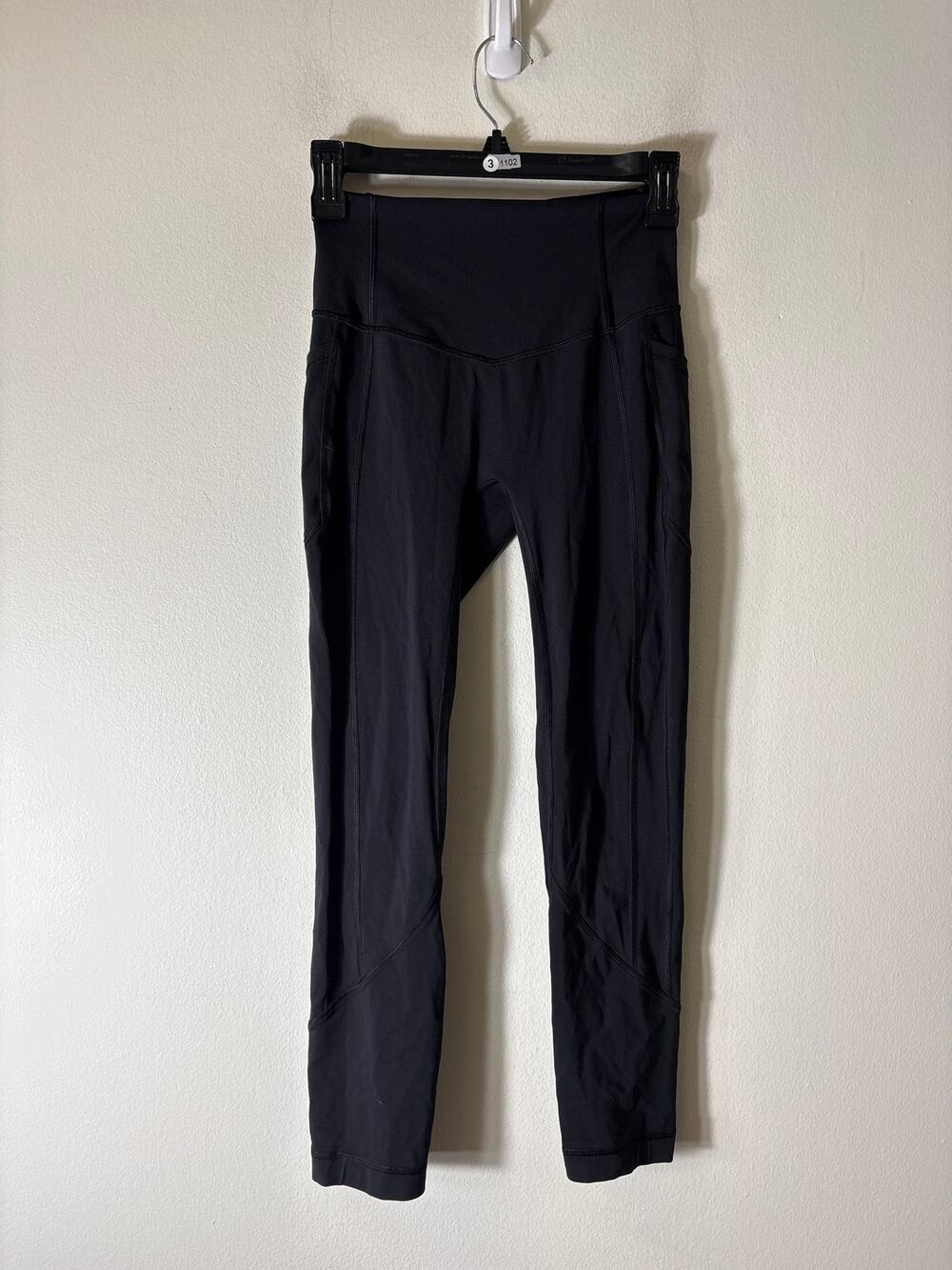 Lululemon Black Pocketed Athletic Leggings Sz 4